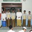 Sirojuth-tholibin.net>> Suara rampak rebana Durrotus Shofa mengiri penyerahan ijazah oleh Ust. H. AM. Hilmy Mujtaba kepada empat Wisudawan santri Madrasah Tahassus (MT) Sirojuth Tholibin Brabo. Ya. malam itu (kamis, 19/4/12)...