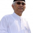 Gus Mus Kondangan Gus Mus diundang ceramah pengajian di Semarang. Beliau pun berangkat pada waktu yang ditentukan. Karena pengajiannya di wilayah perkotaan, Gus Mus pun ingin menyesuaikan diri, berdandan seperti orang kota: memakai...