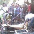 Mayat Remuk / Hancur dan Korban Mutilasi, Wajibkah Dimandikan ?? Assalamu’alaikum.. orang yang meninggal karena kecelakaan <tabrakan> dan jasadnya remuk.. Apakah mayat tersebut masih tetap wajib dimandikan ? Jawab : Masaji Antoro Waalaikumsalam wr wb Kewajiban kita masih tetap sama...
