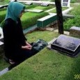Takziah & Mendoakan Non Muslim Syfa Shafia: Asslamu’alaikum.. sahabat fk yang selalu dirahmati Allah.. ada 2 pertanyaan yang ingin ana tanyakan. 1 bolehkah kita ta’jiyah ke makam non muslim? 2 bolehkah kita mendo’akan orang non...