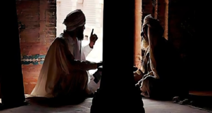 gambar seorang yang sedang bertamu